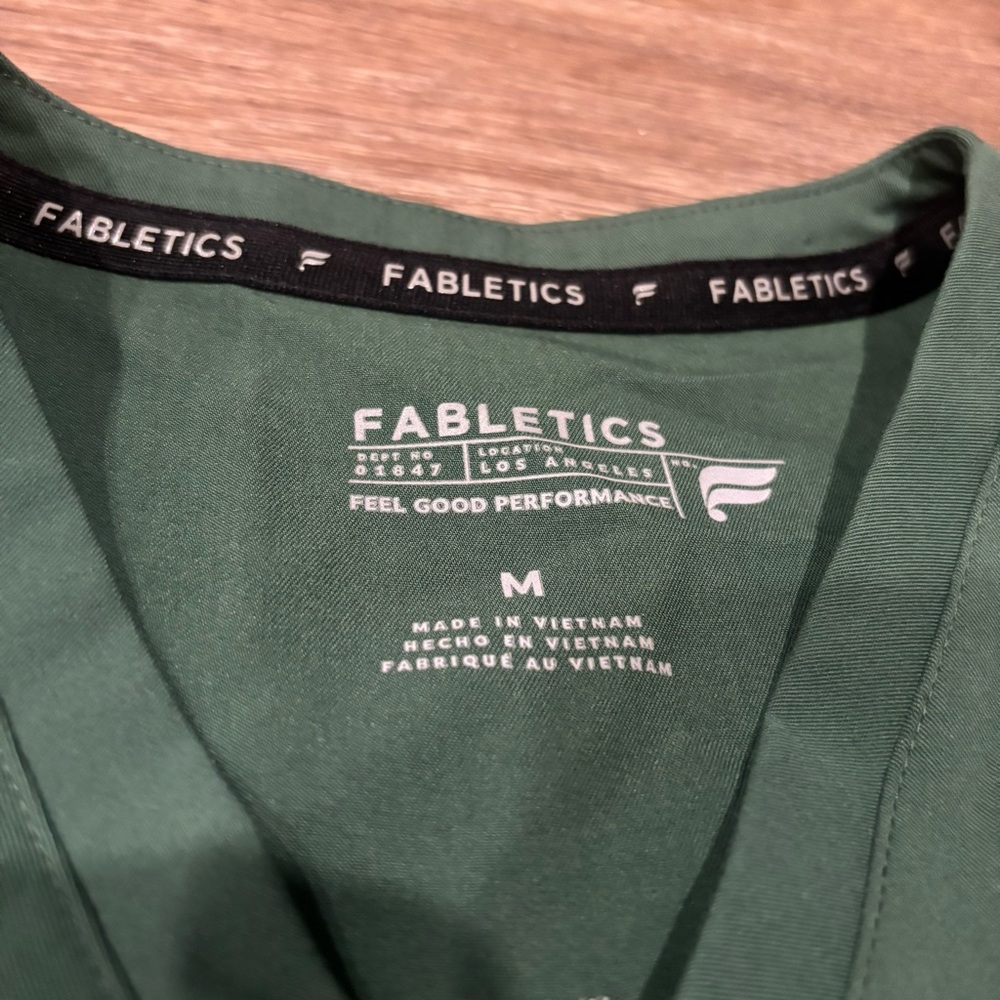 Fabletics Method Flex Scrub Top Medium Hunter Gre… - image 3